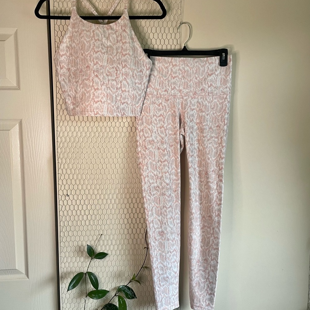 Old Navy Size M Powersoft Athletic Set